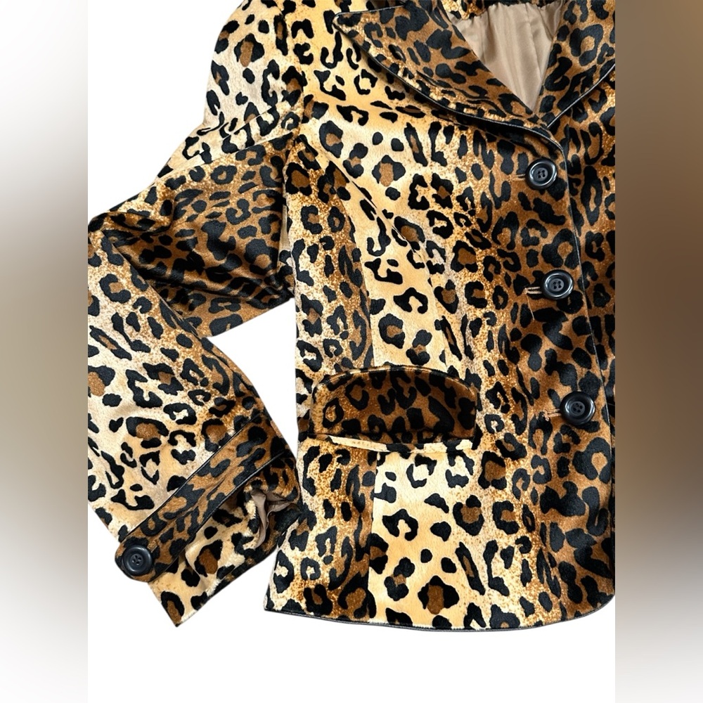 A-Line Velvet Leopard Print Jacket with Pockets. 21” Pit to Pit 23” Length - Picture 4 of 6